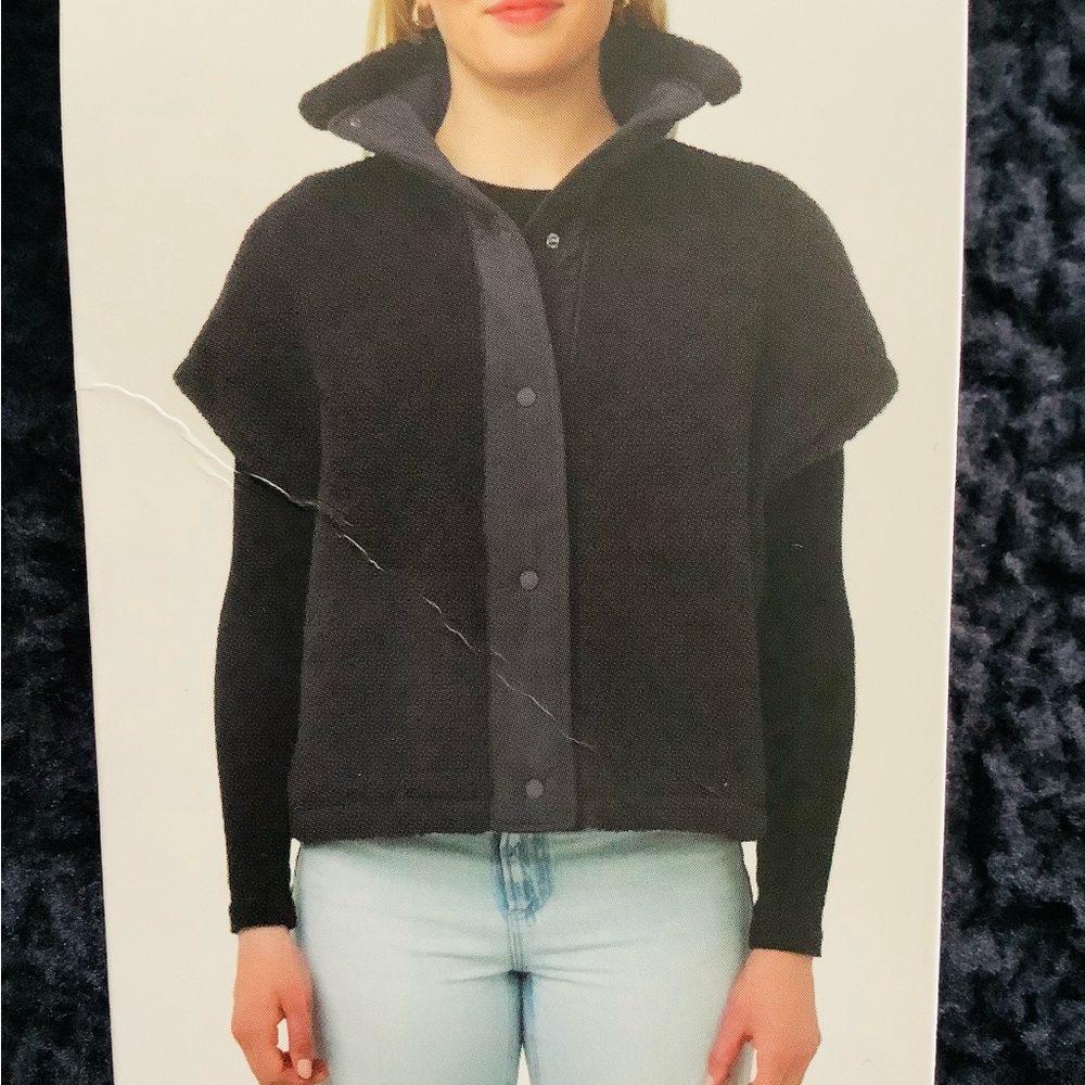 NEW O’Neill Women’s Fuzzy Fleece Snap-up Vest.. XS-S